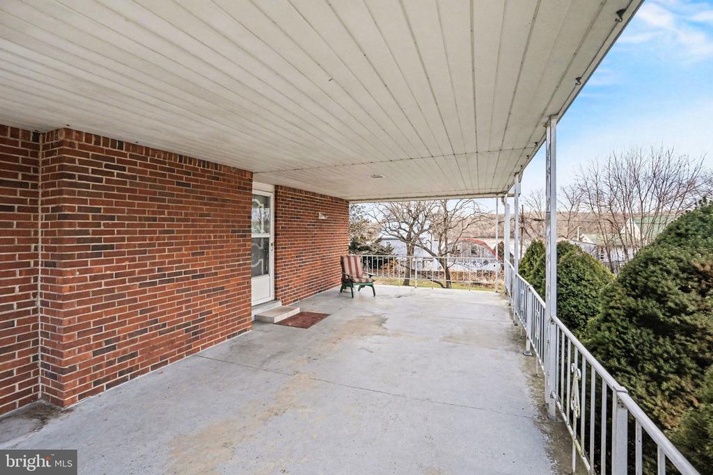105 CHESTNUT ALLEY