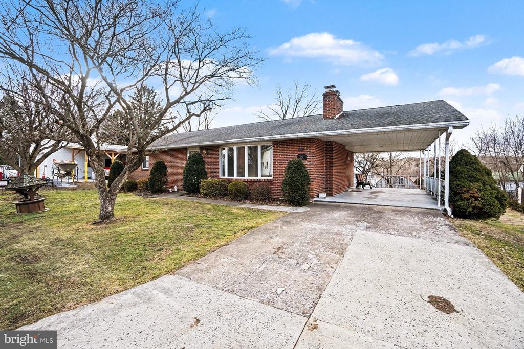 105 CHESTNUT ALLEY