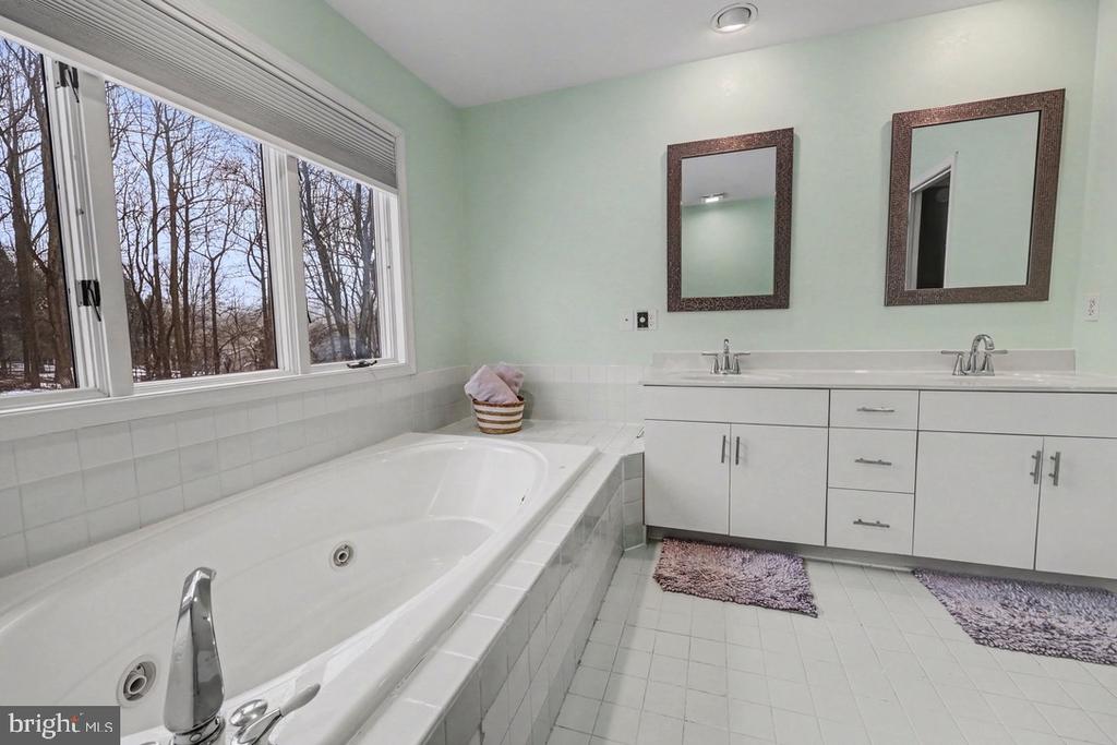 1147 JILL DRIVE