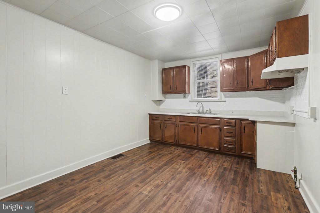 335 POPLAR STREET