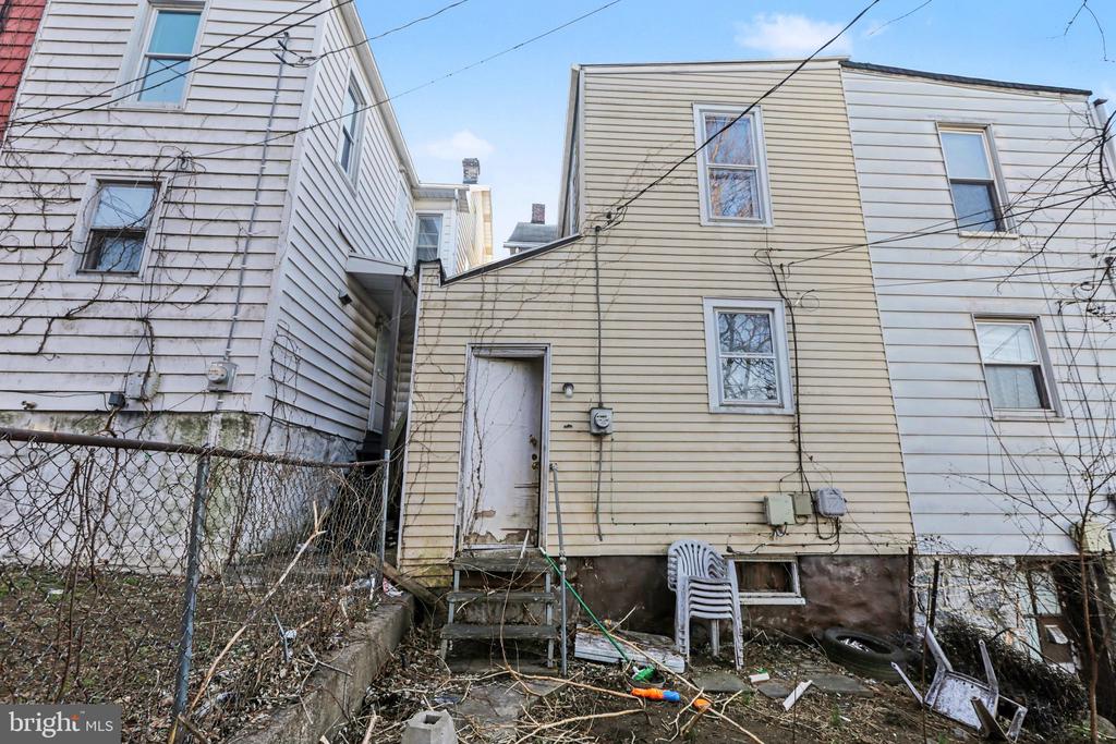 335 POPLAR STREET