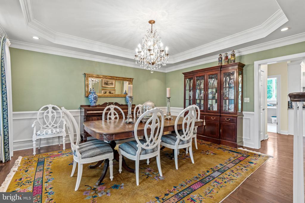 2309 FOREST LANE