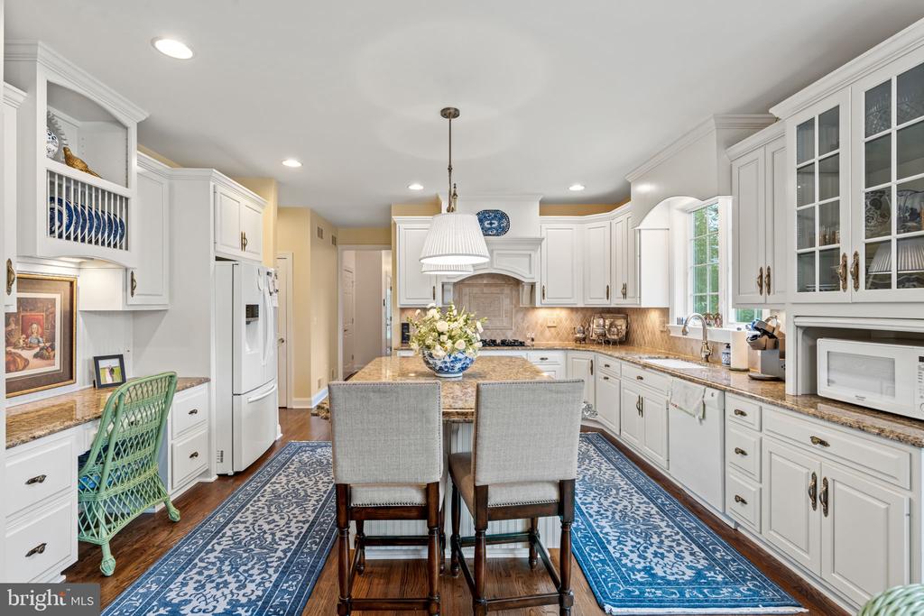 2309 FOREST LANE