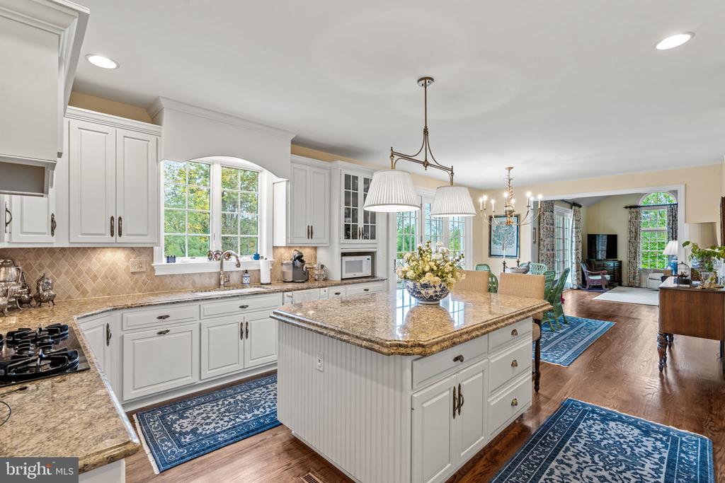 2309 FOREST LANE