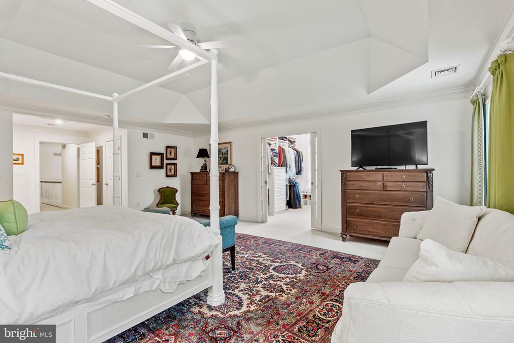 2309 FOREST LANE