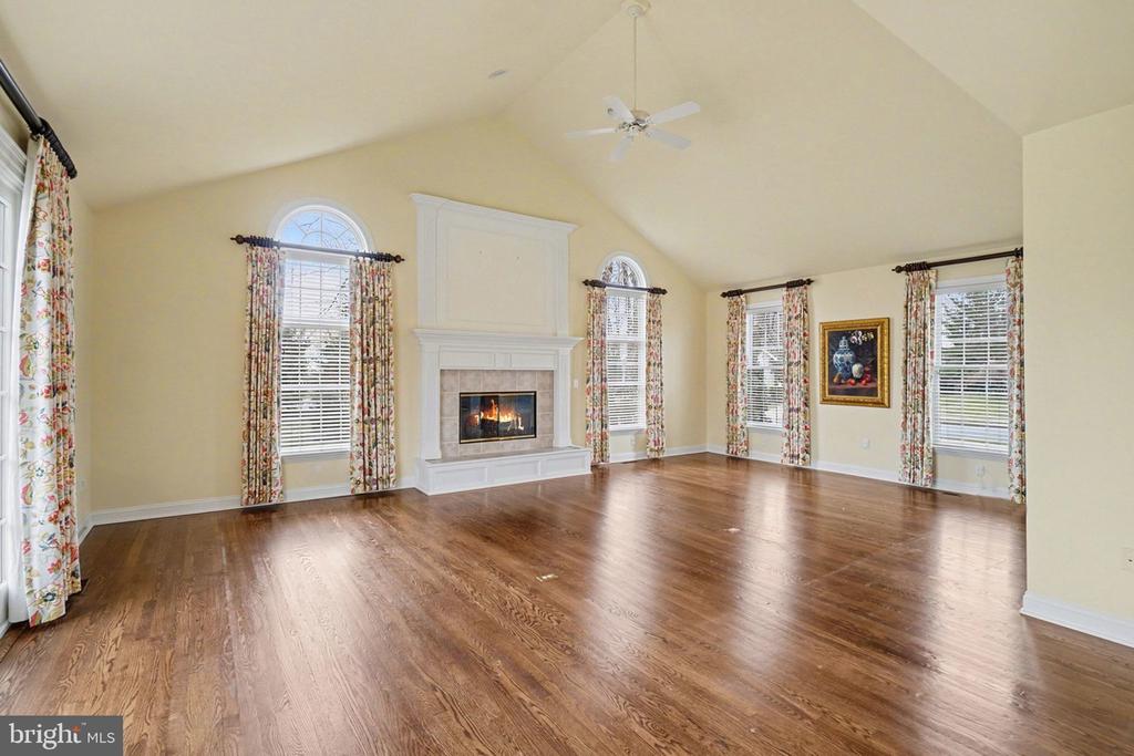 2309 FOREST LANE