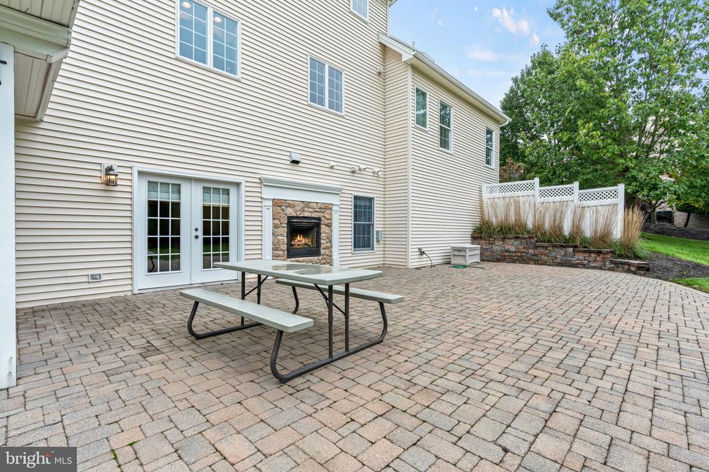 2309 FOREST LANE