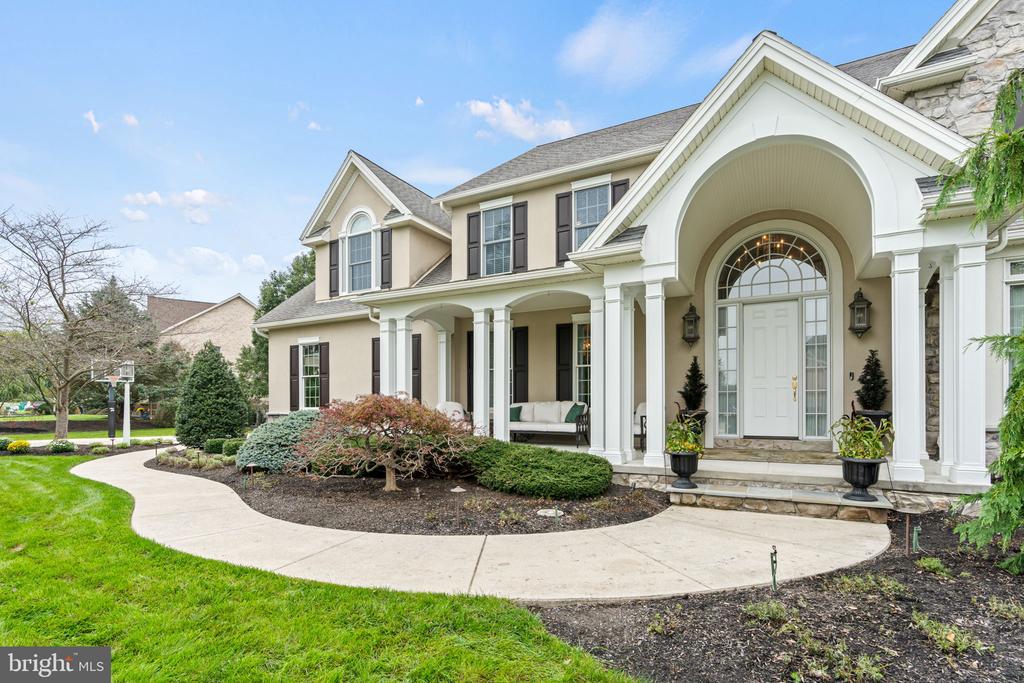 2309 FOREST LANE