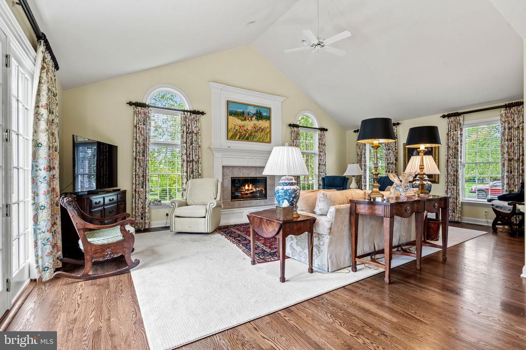 2309 FOREST LANE