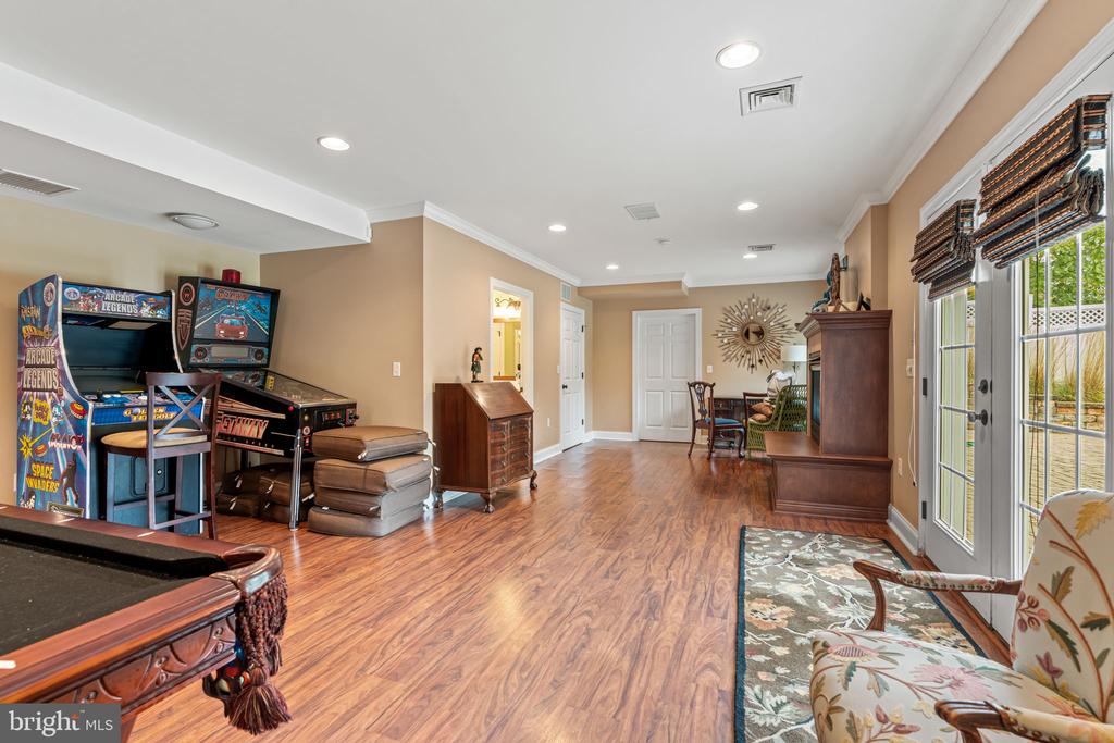 2309 FOREST LANE
