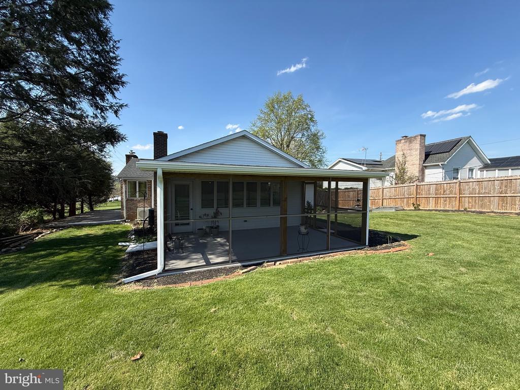 623 W MAIN STREET