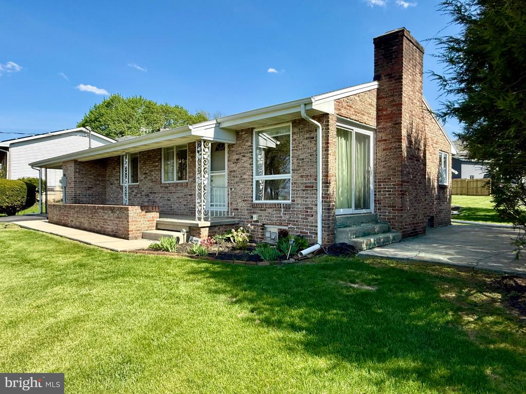623 W MAIN STREET