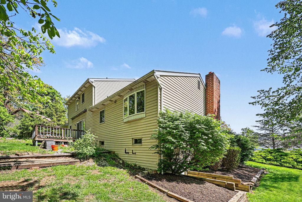 802 LEEDS COURT