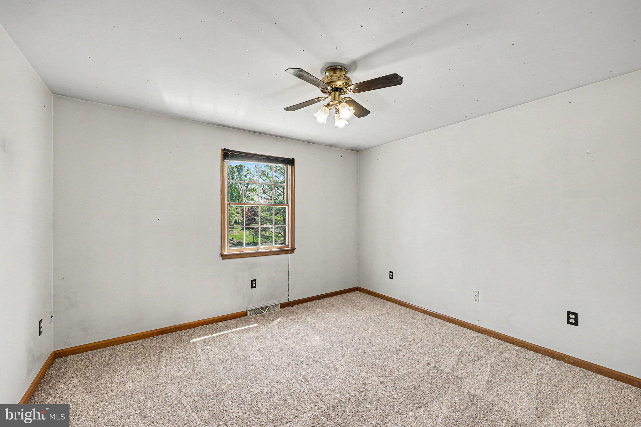 802 LEEDS COURT