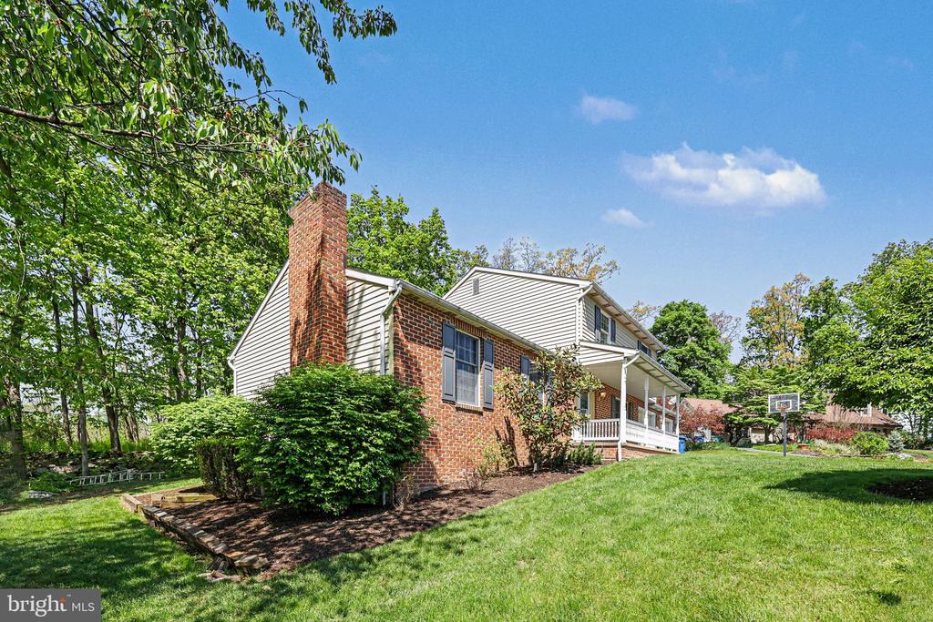802 LEEDS COURT