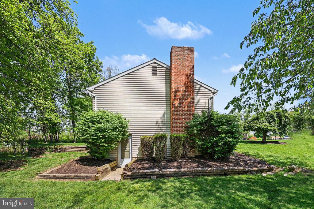 802 LEEDS COURT