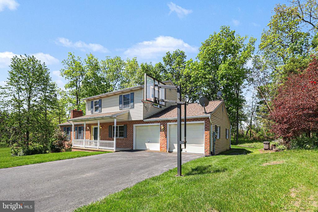 802 LEEDS COURT