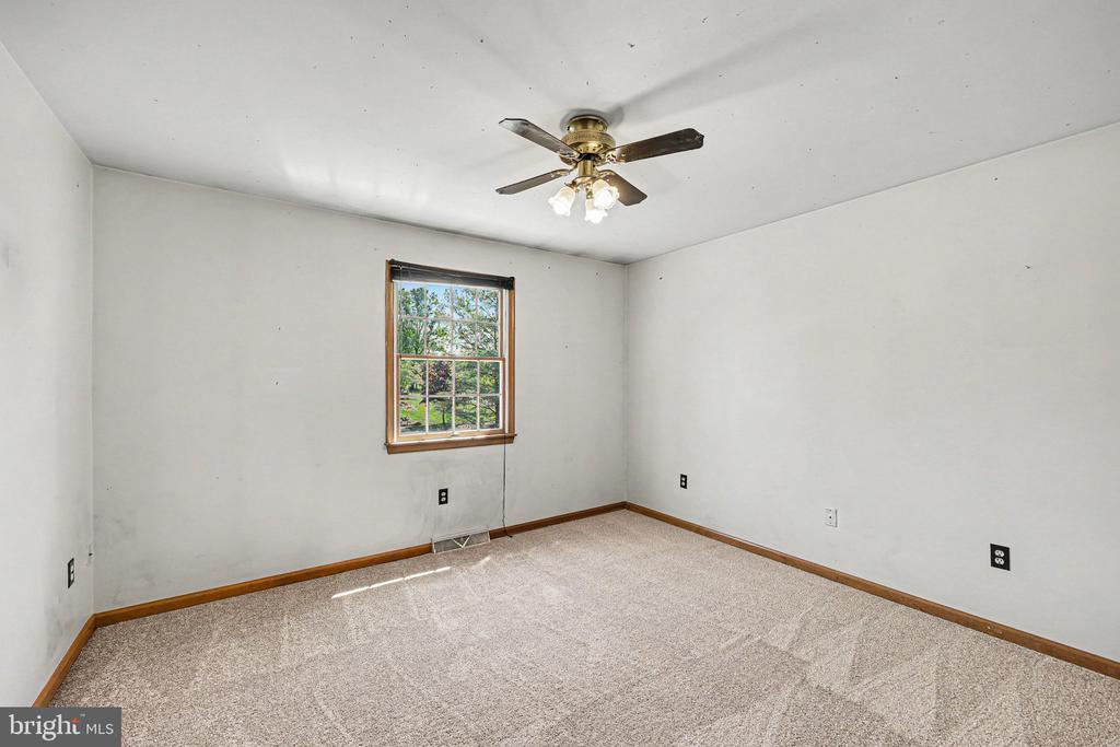 802 LEEDS COURT