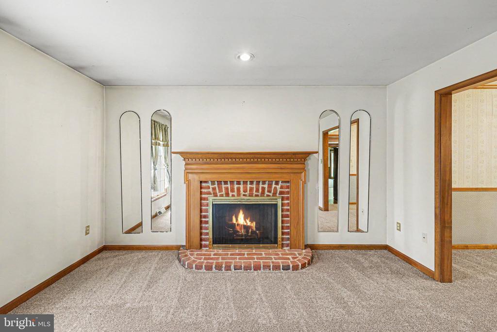 802 LEEDS COURT