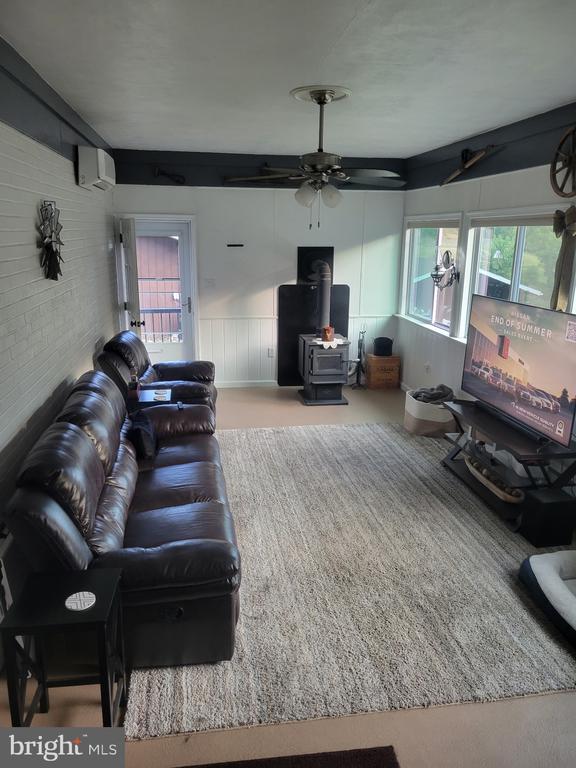 1508 CRESTMONT DRIVE