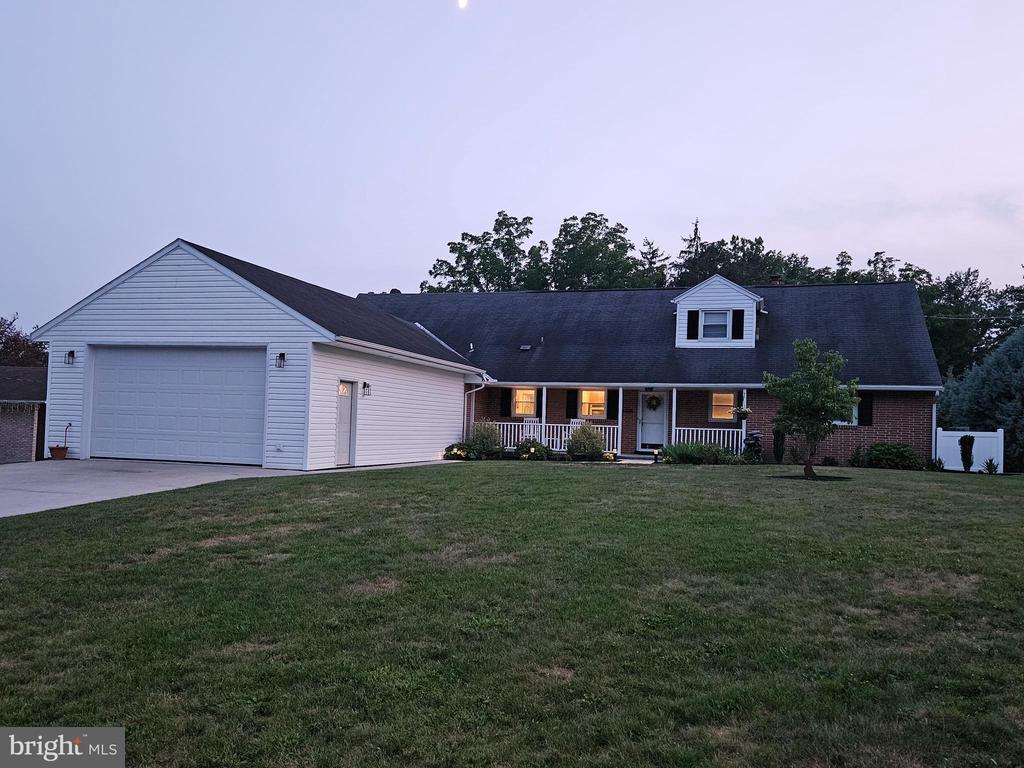1508 CRESTMONT DRIVE