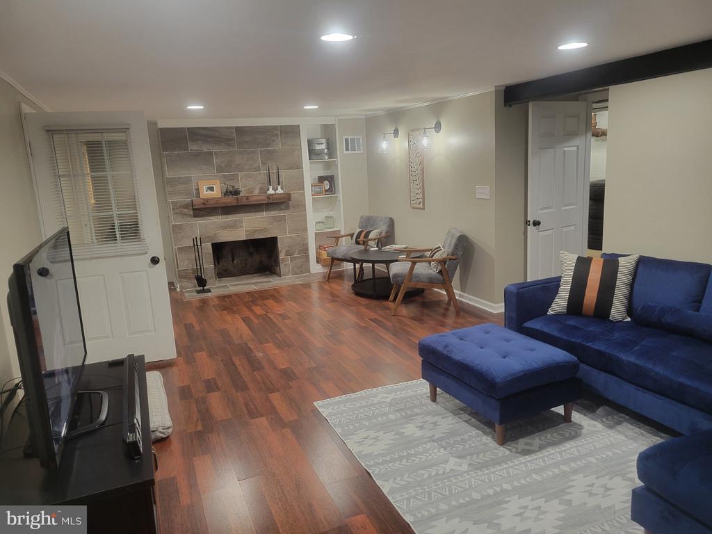 1508 CRESTMONT DRIVE