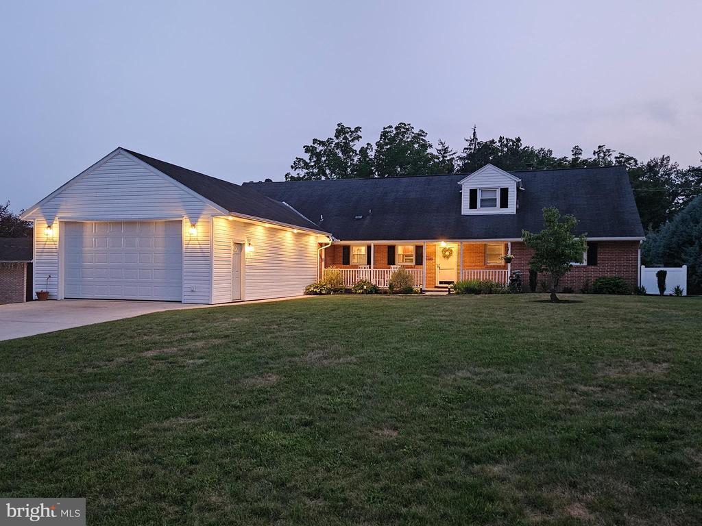 1508 CRESTMONT DRIVE