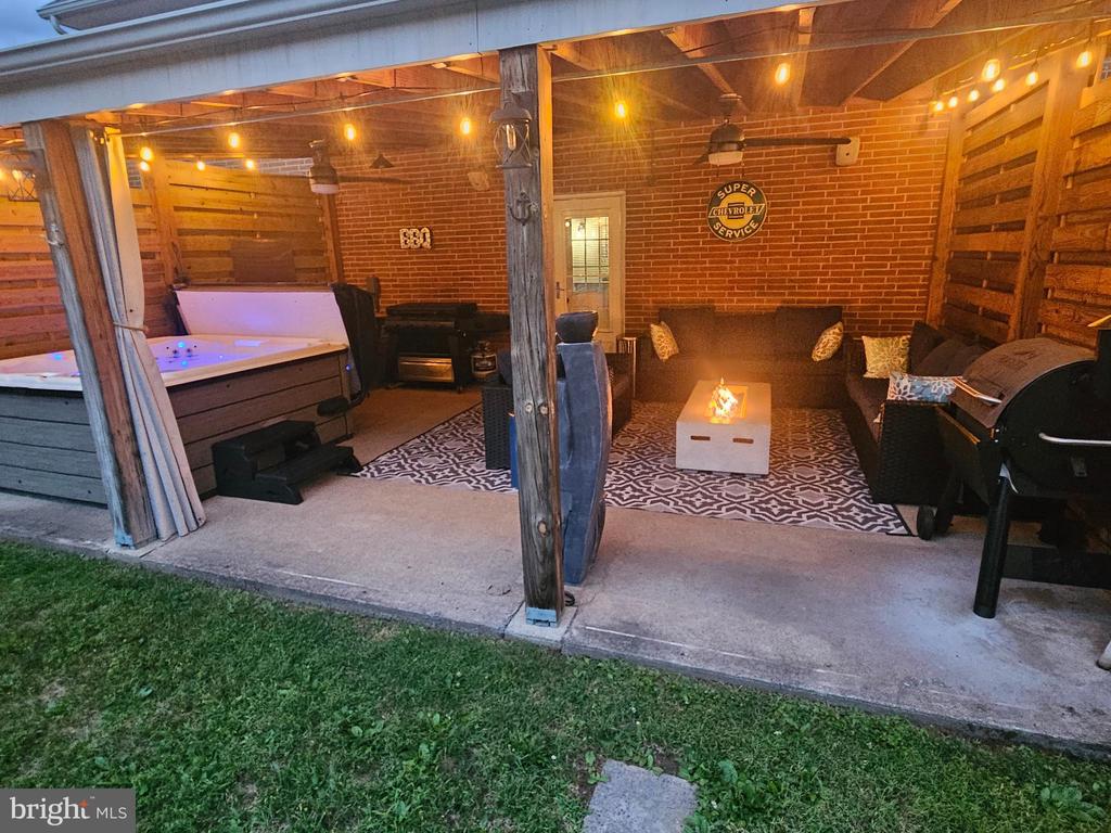1508 CRESTMONT DRIVE