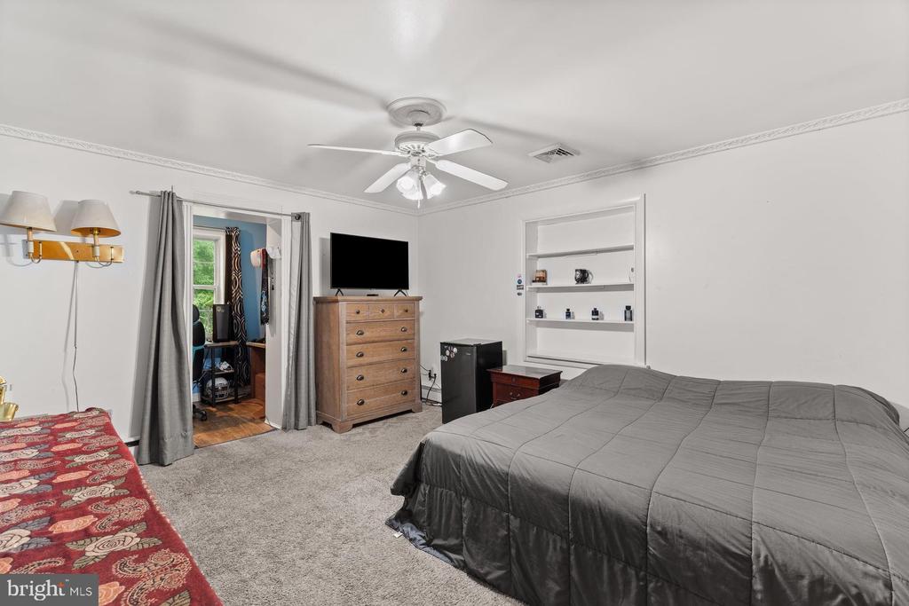 1601 COLONIAL ROAD
