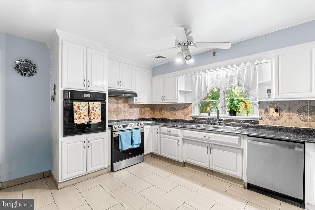1601 COLONIAL ROAD