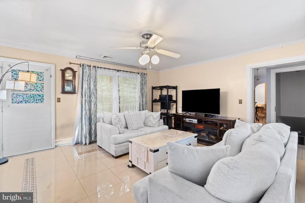 1601 COLONIAL ROAD