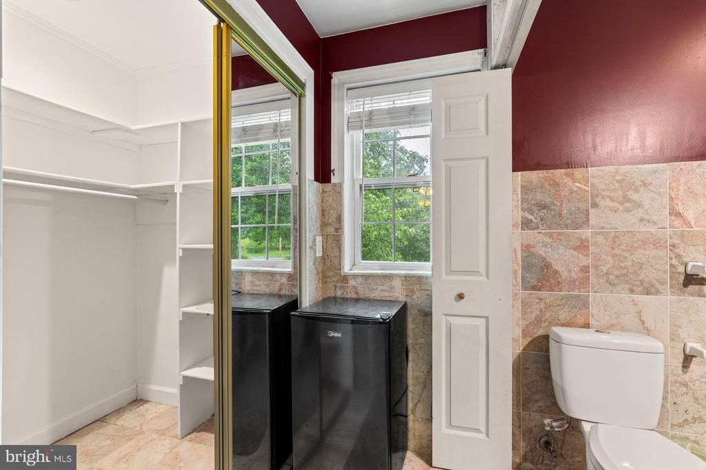 1601 COLONIAL ROAD