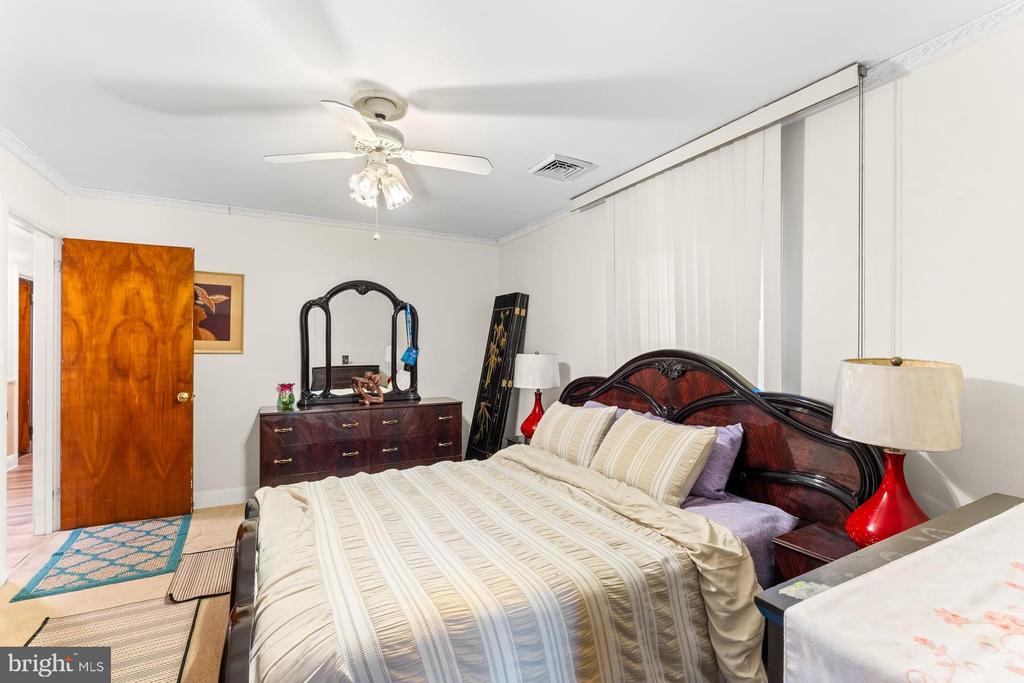 1601 COLONIAL ROAD