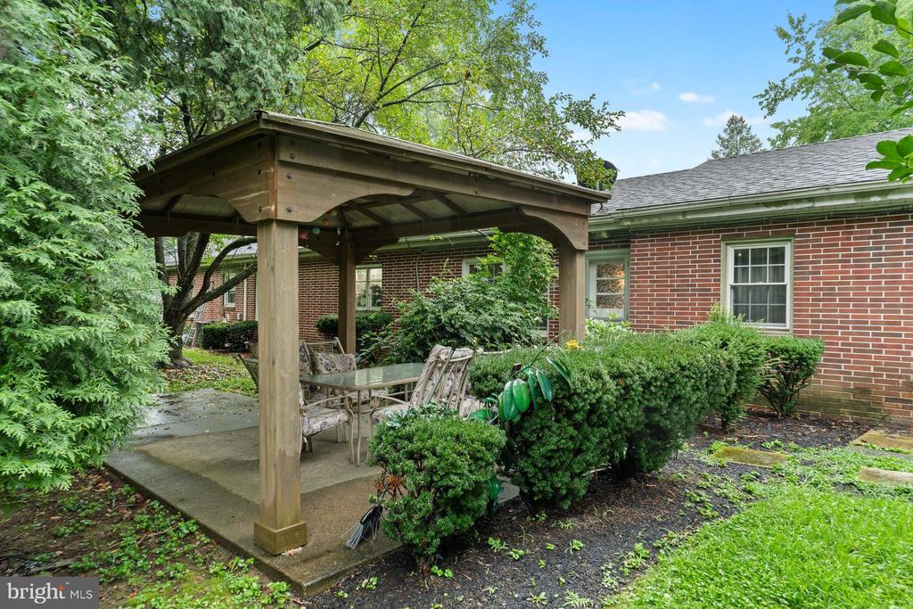 1601 COLONIAL ROAD