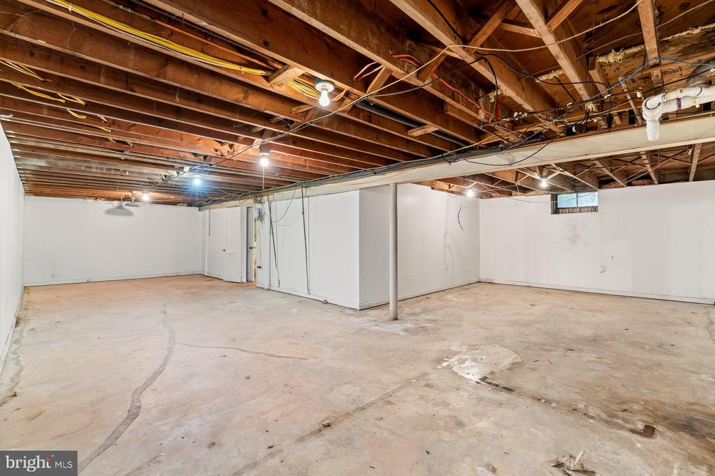1601 COLONIAL ROAD