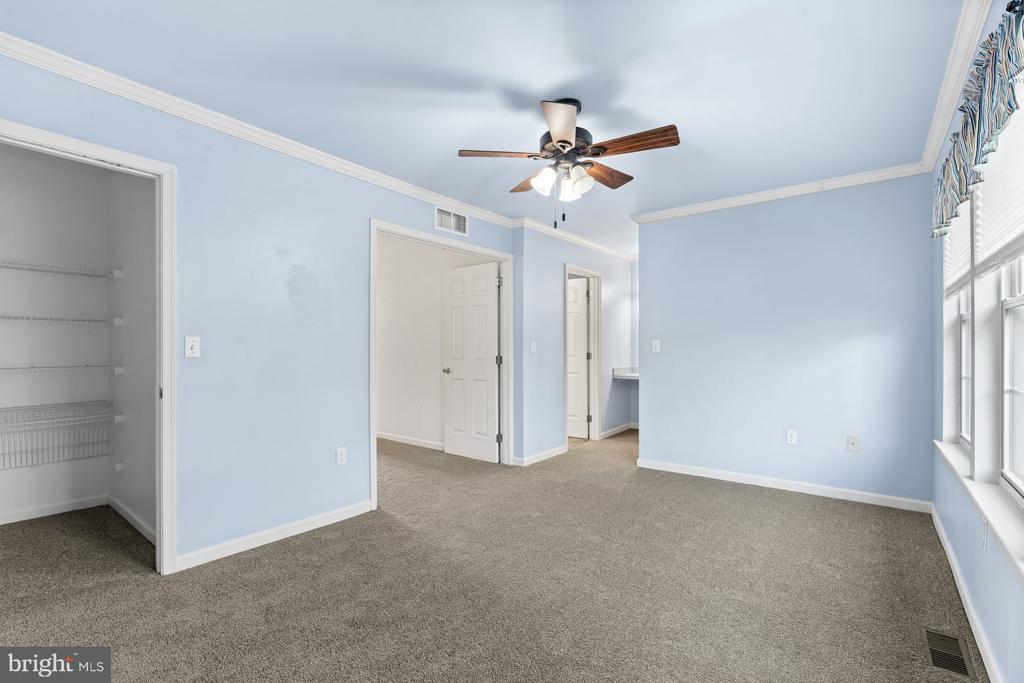 5796 HIDDEN LAKE DRIVE