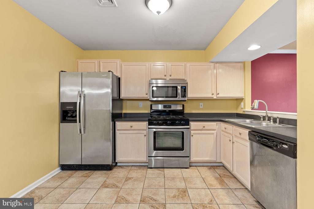 5796 HIDDEN LAKE DRIVE