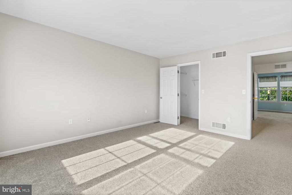 5796 HIDDEN LAKE DRIVE