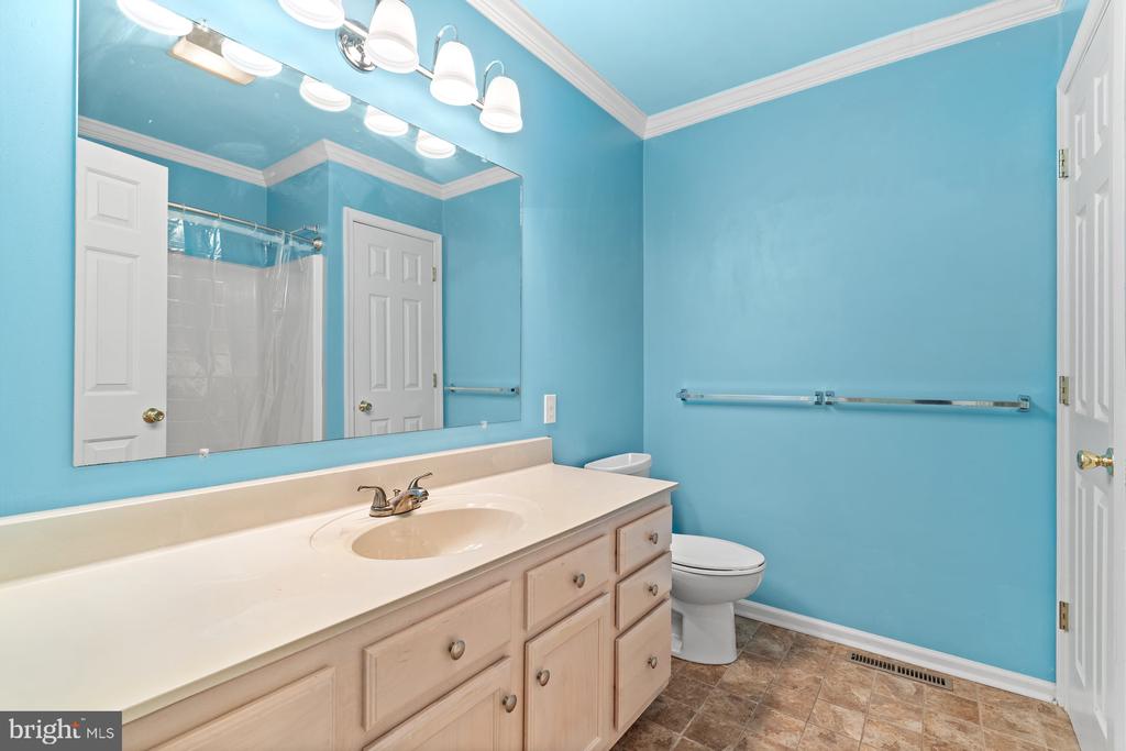 5796 HIDDEN LAKE DRIVE