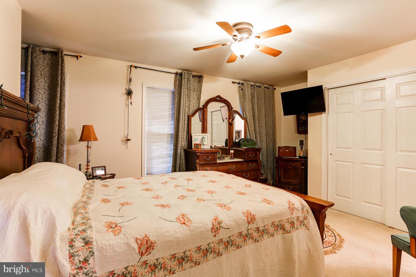 312 Race St