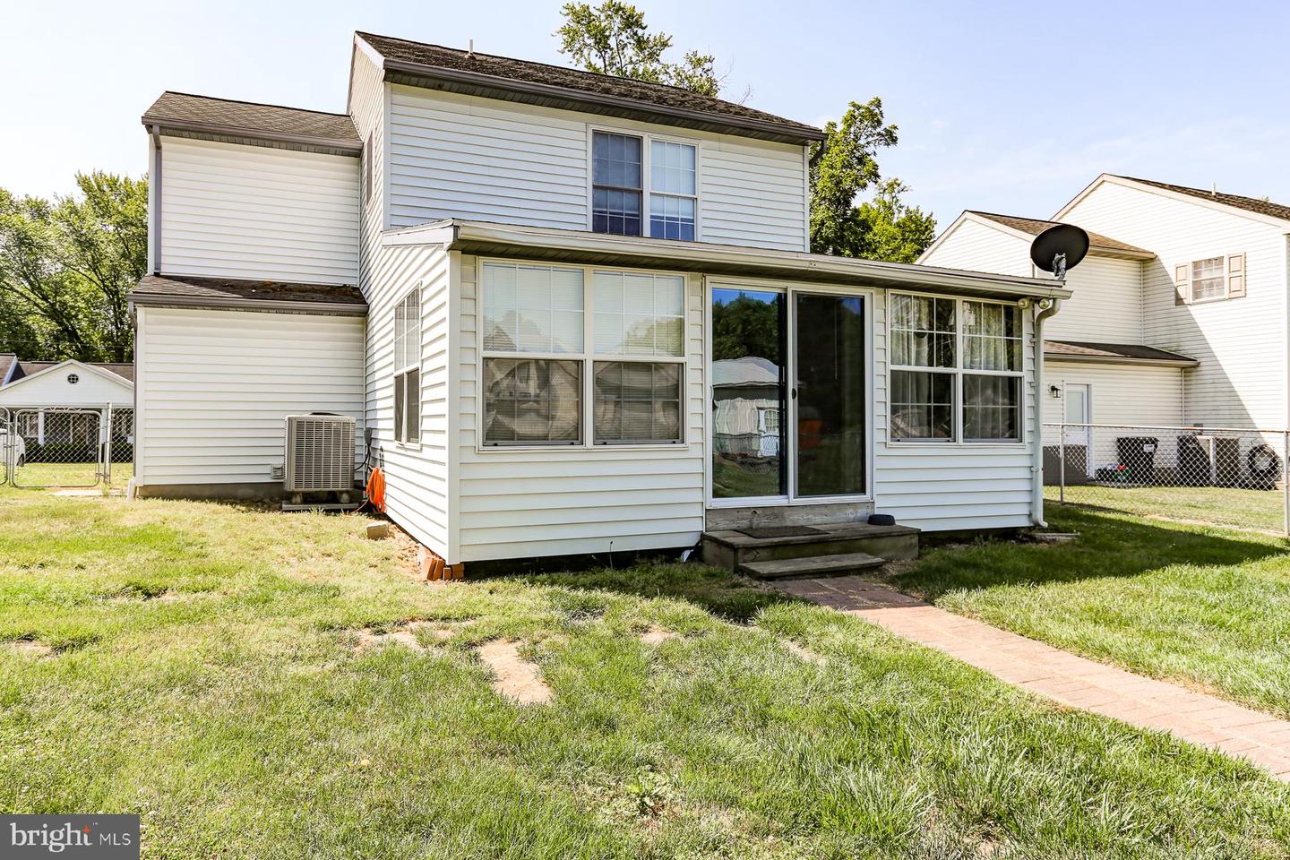 312 Race St