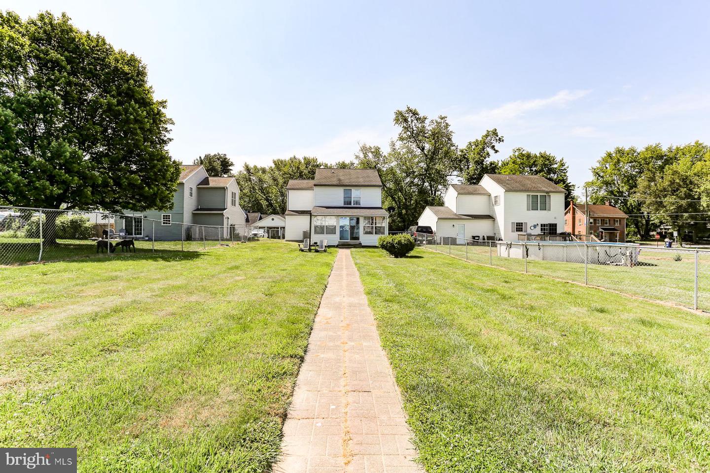 312 Race St