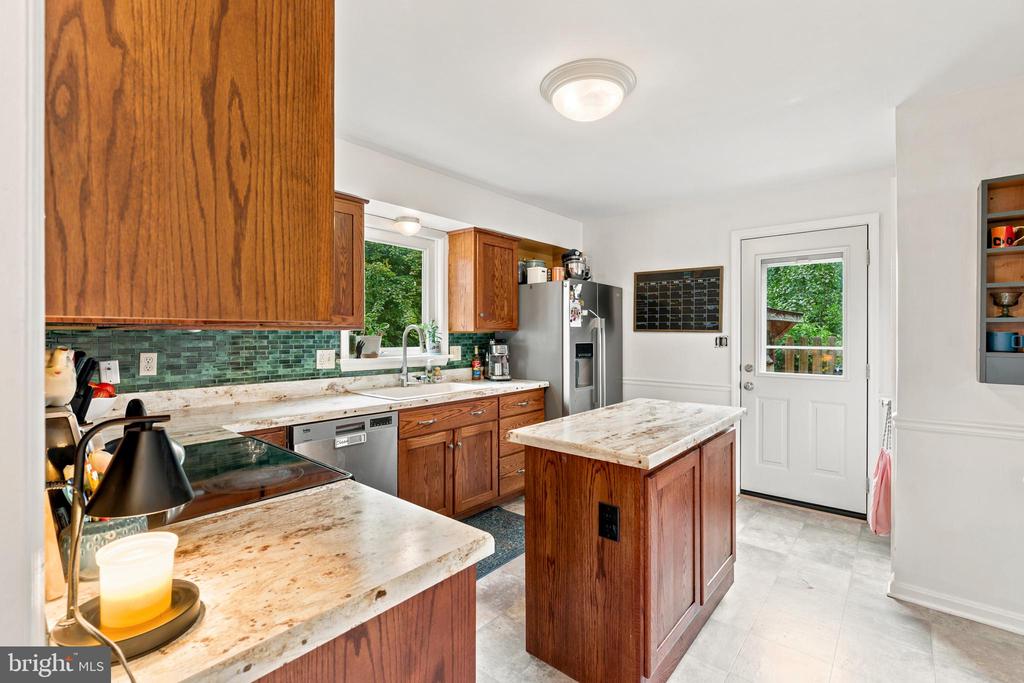 2314 LAWNWOOD COURT