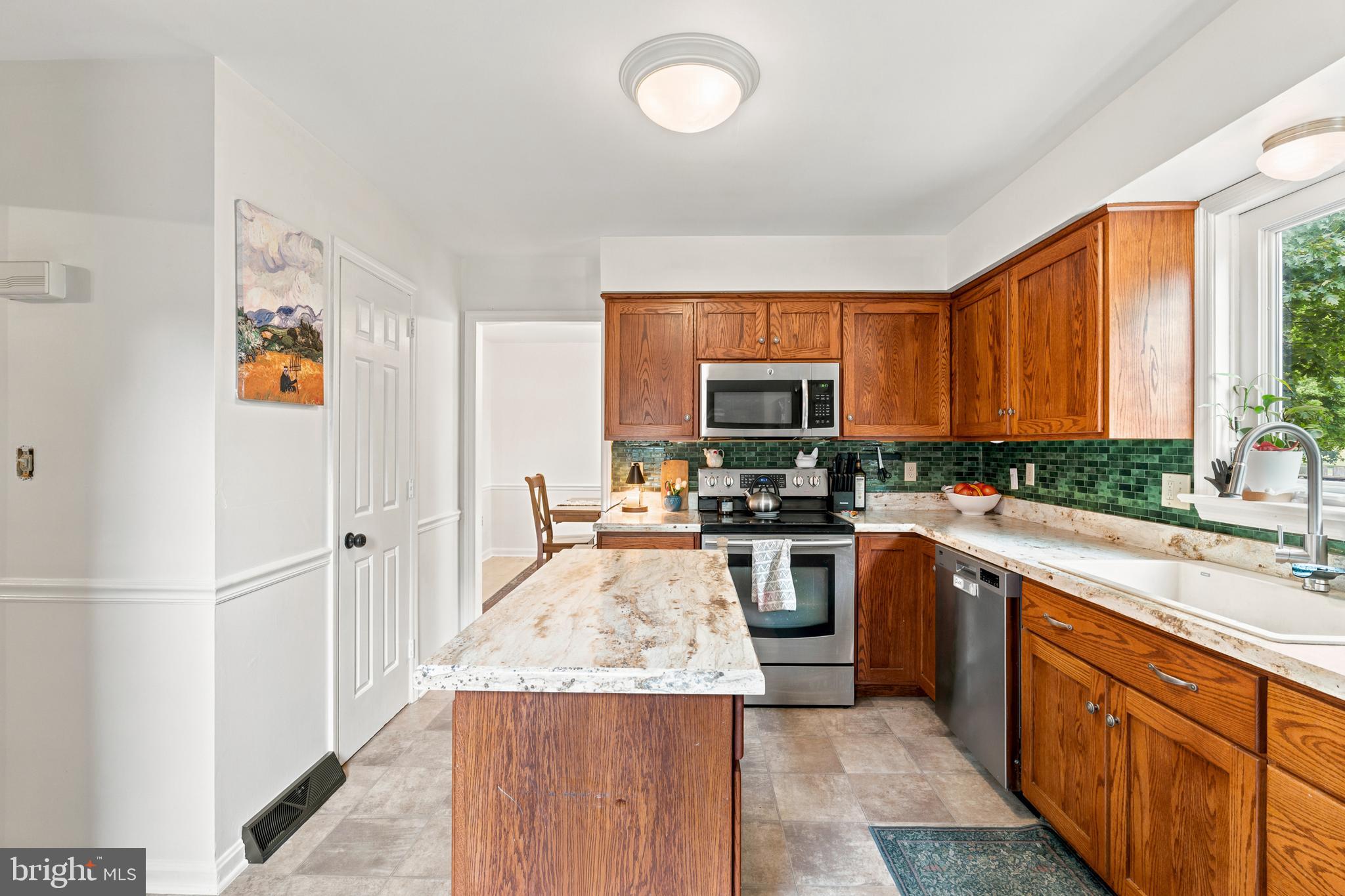 2314 LAWNWOOD COURT
