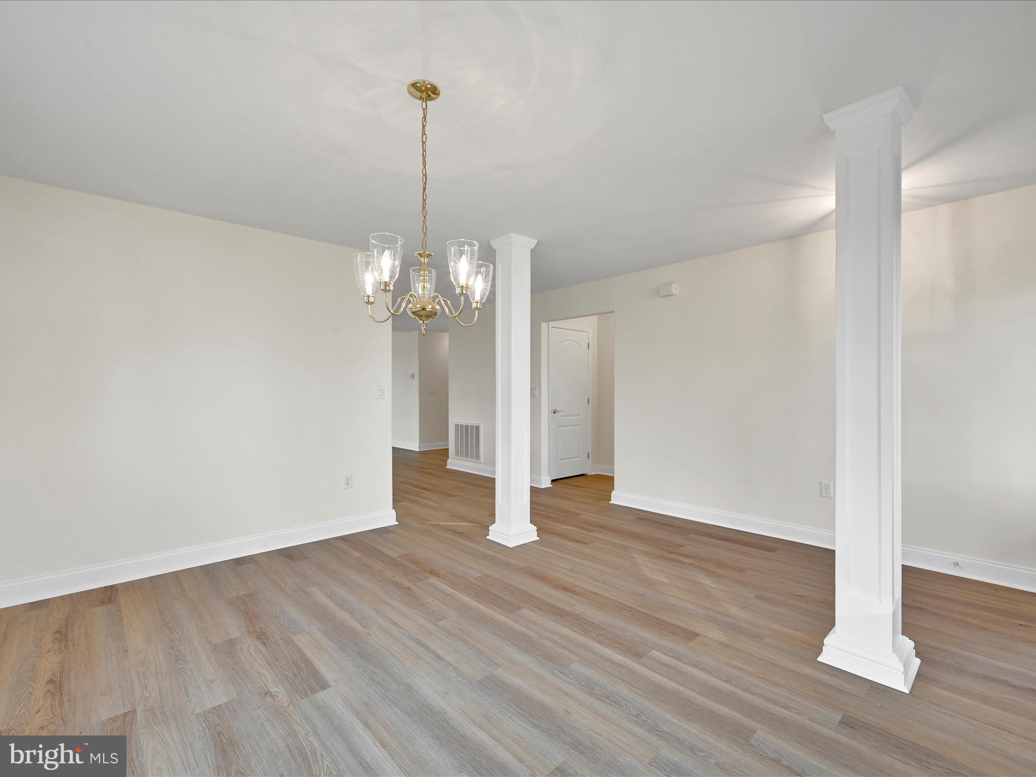 1037 English Dr