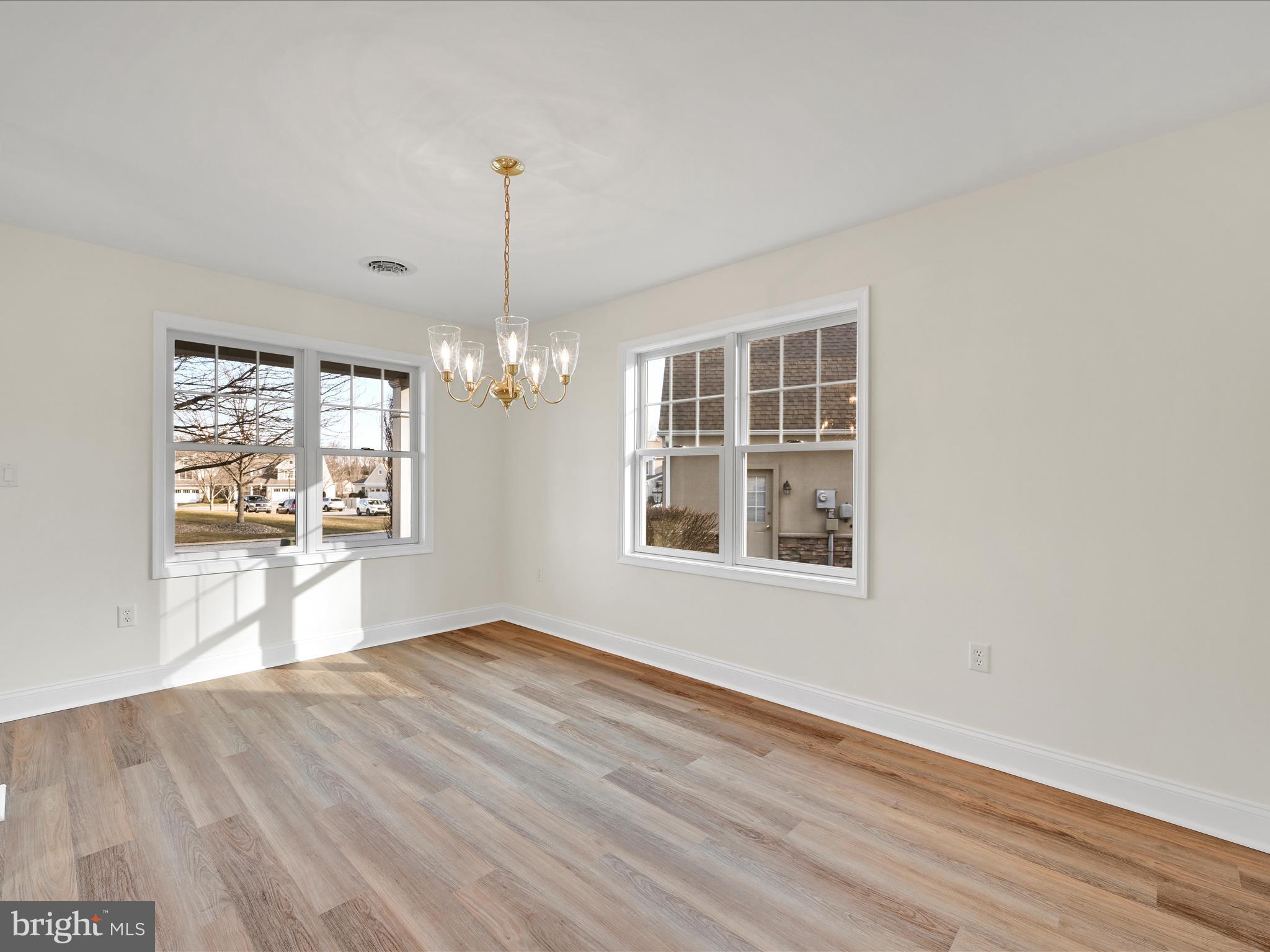 1037 English Dr
