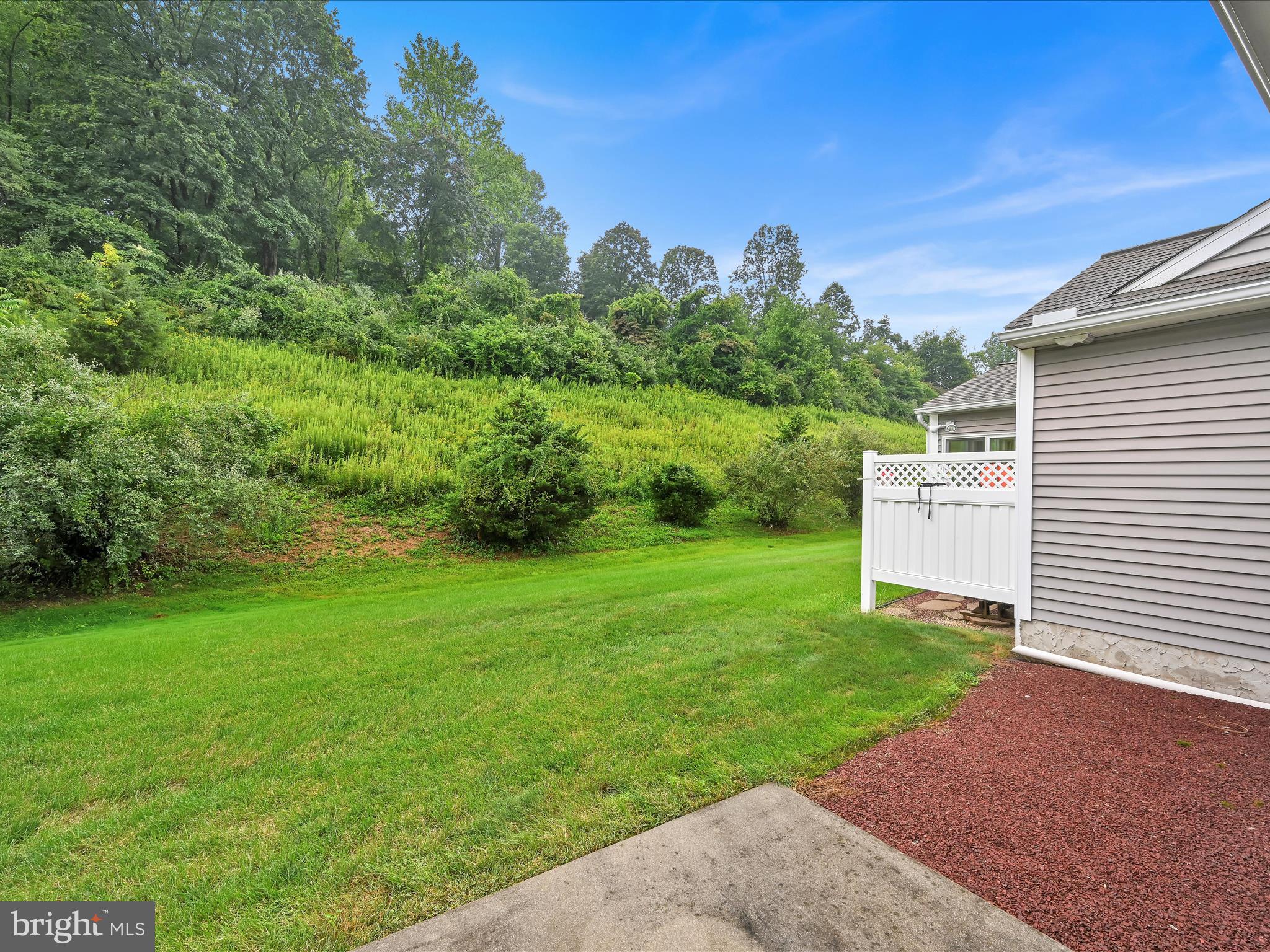 1037 English Dr