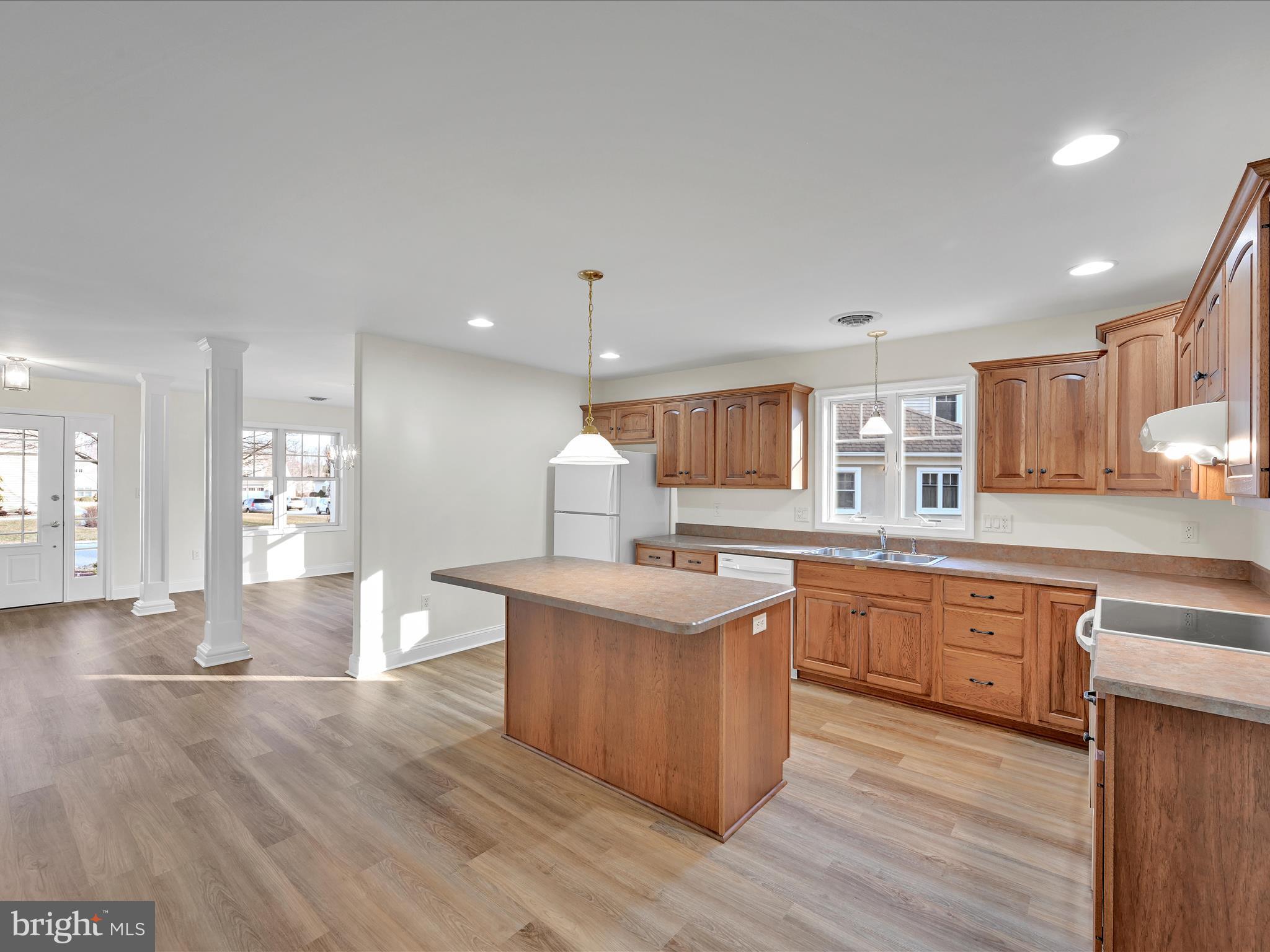 1037 English Dr