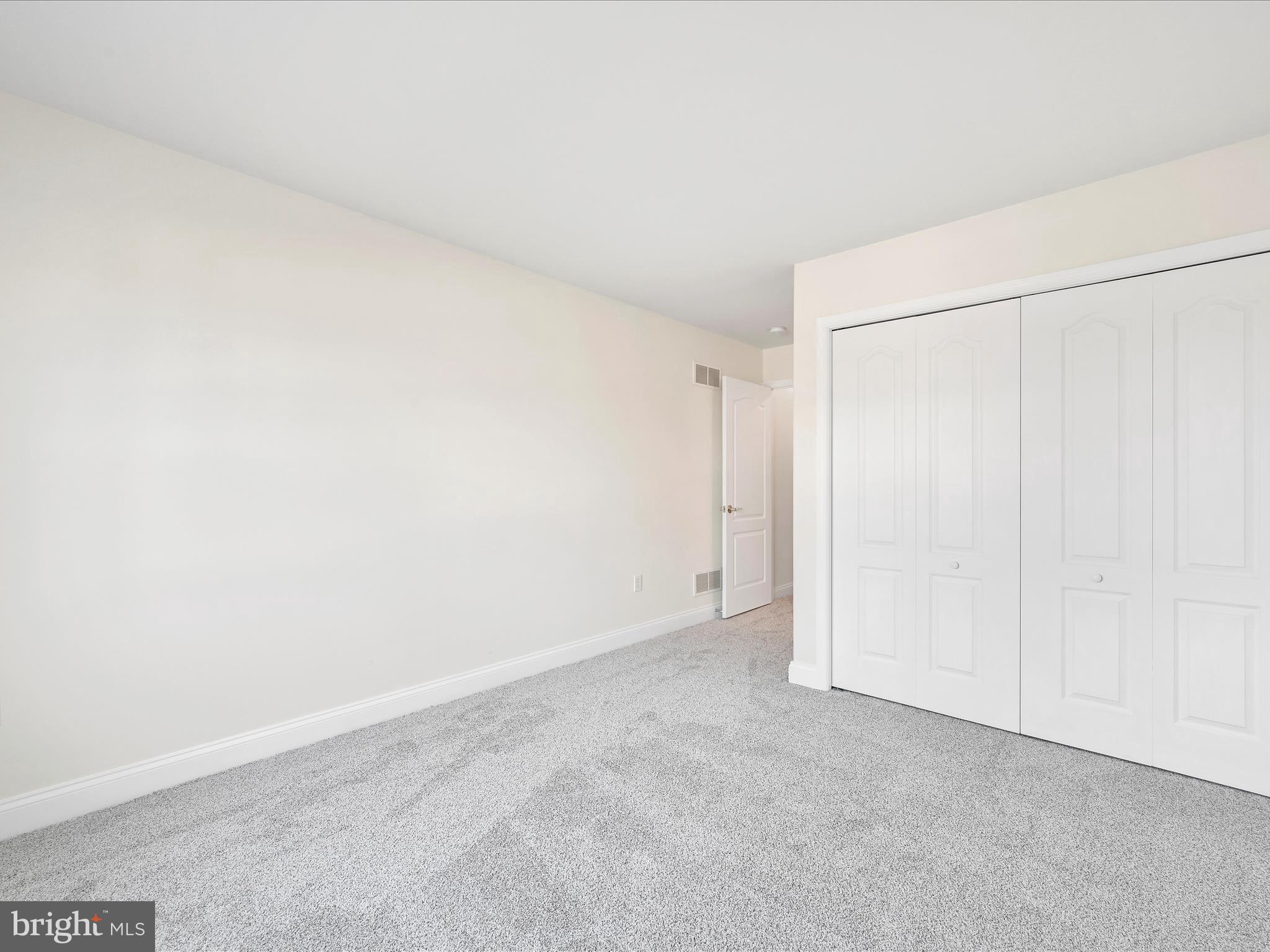 1037 English Dr