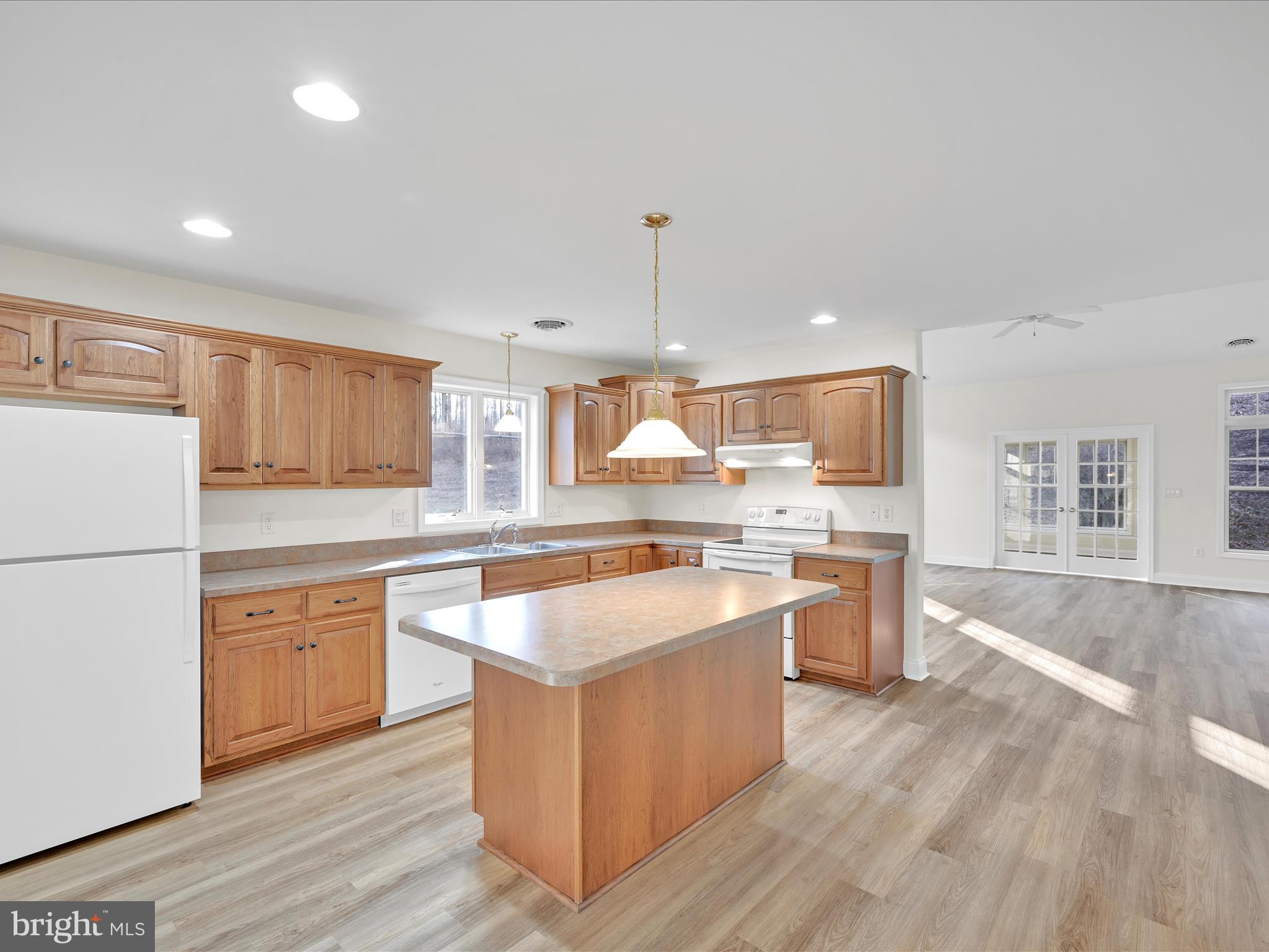 1037 English Dr